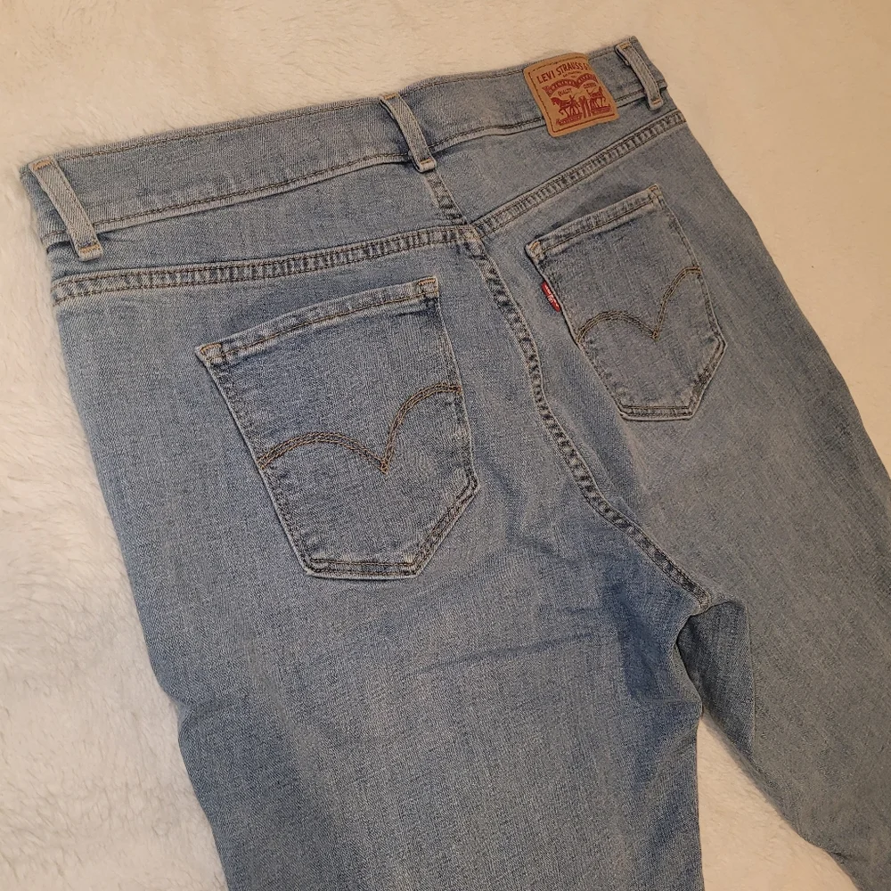 Levis levi jean